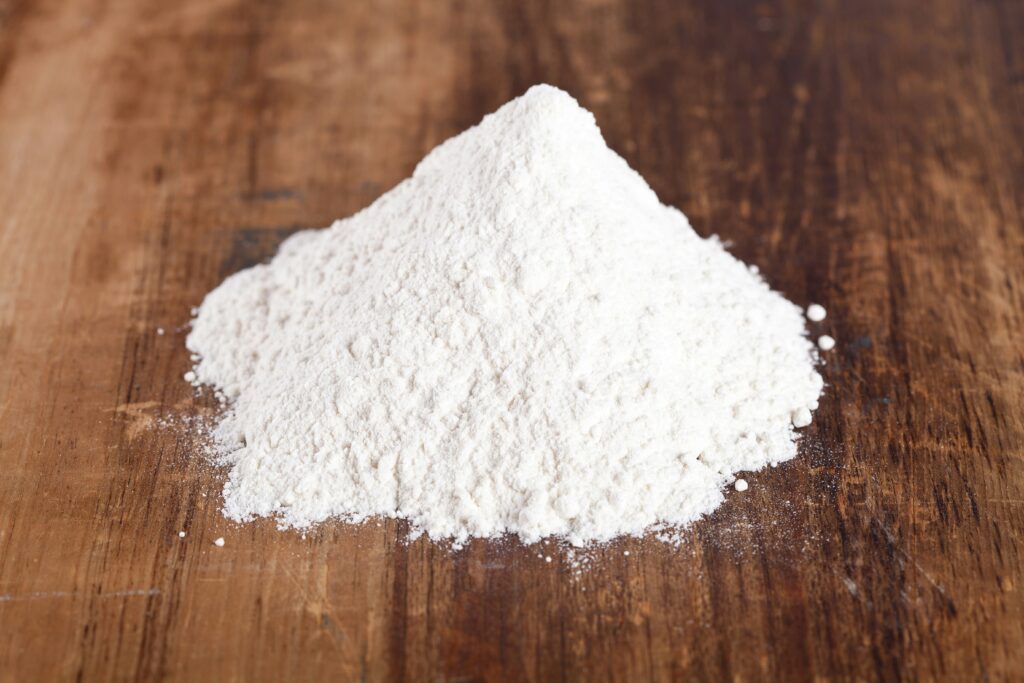 Refined white starch powder used in industrial enzyme processing for sweeteners and fermentation